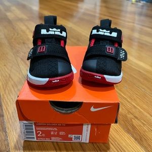 Nike toddler sz 2C